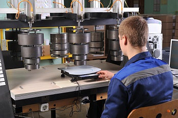 Испытательный стенд  АРМ Испытатель с автоматическим нагружением весов до 32 кг